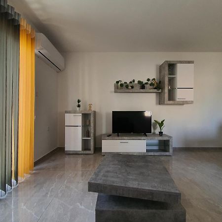 Pretty 2 Bedroom Apartment With Shared Pool 세인트폴스베이 외부 사진