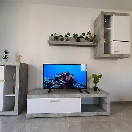 Pretty 2 Bedroom Apartment With Shared Pool 세인트폴스베이 외부 사진