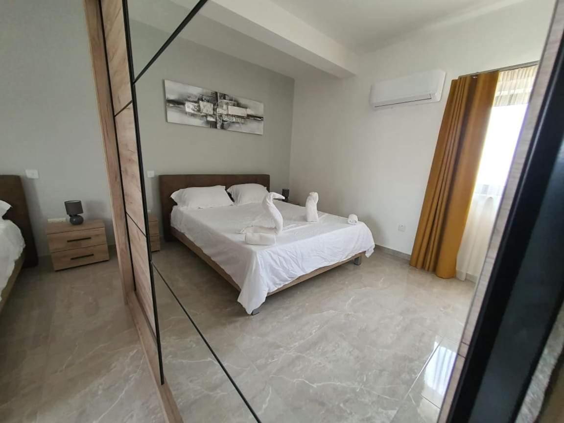 Pretty 2 Bedroom Apartment With Shared Pool 세인트폴스베이 외부 사진