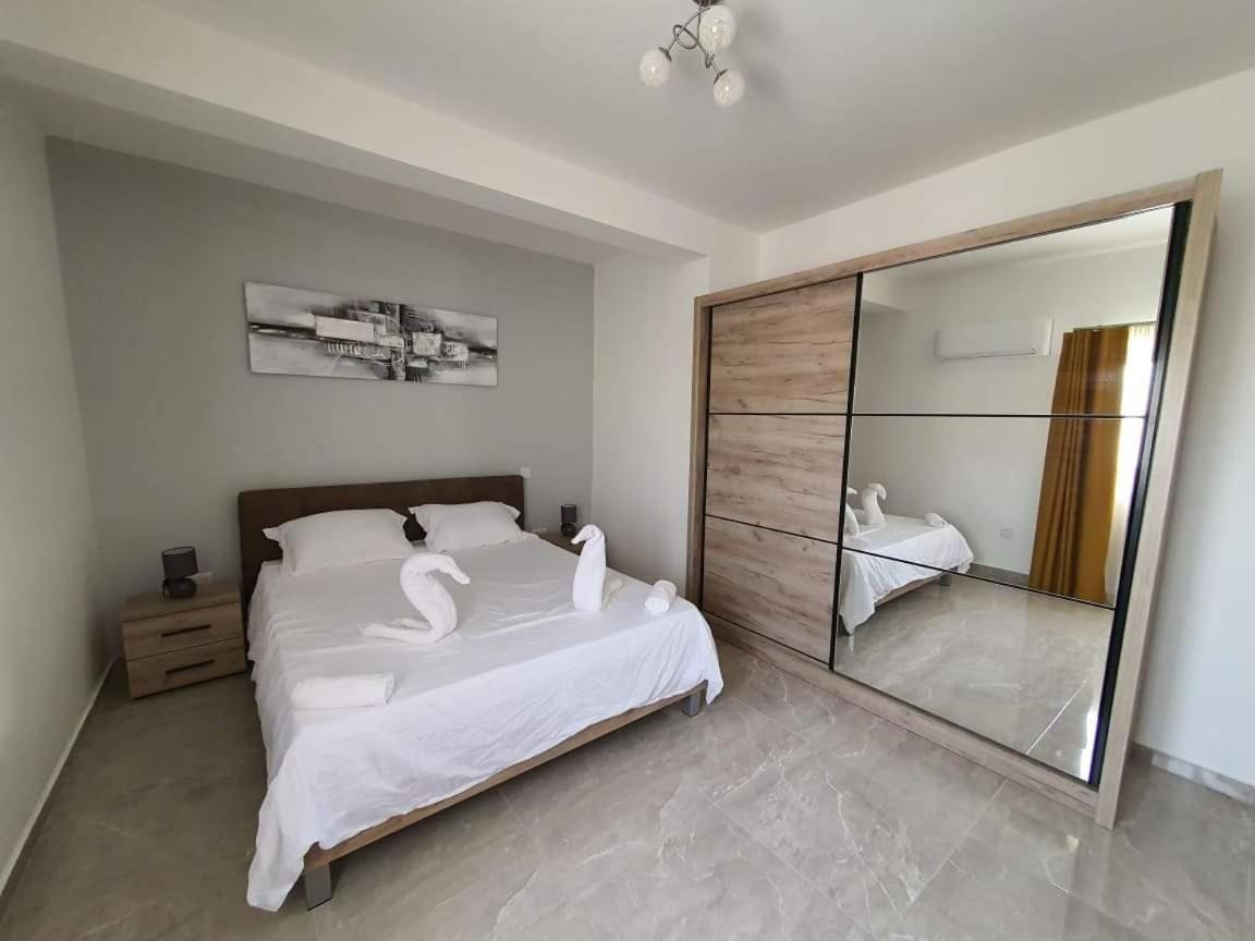 Pretty 2 Bedroom Apartment With Shared Pool 세인트폴스베이 외부 사진