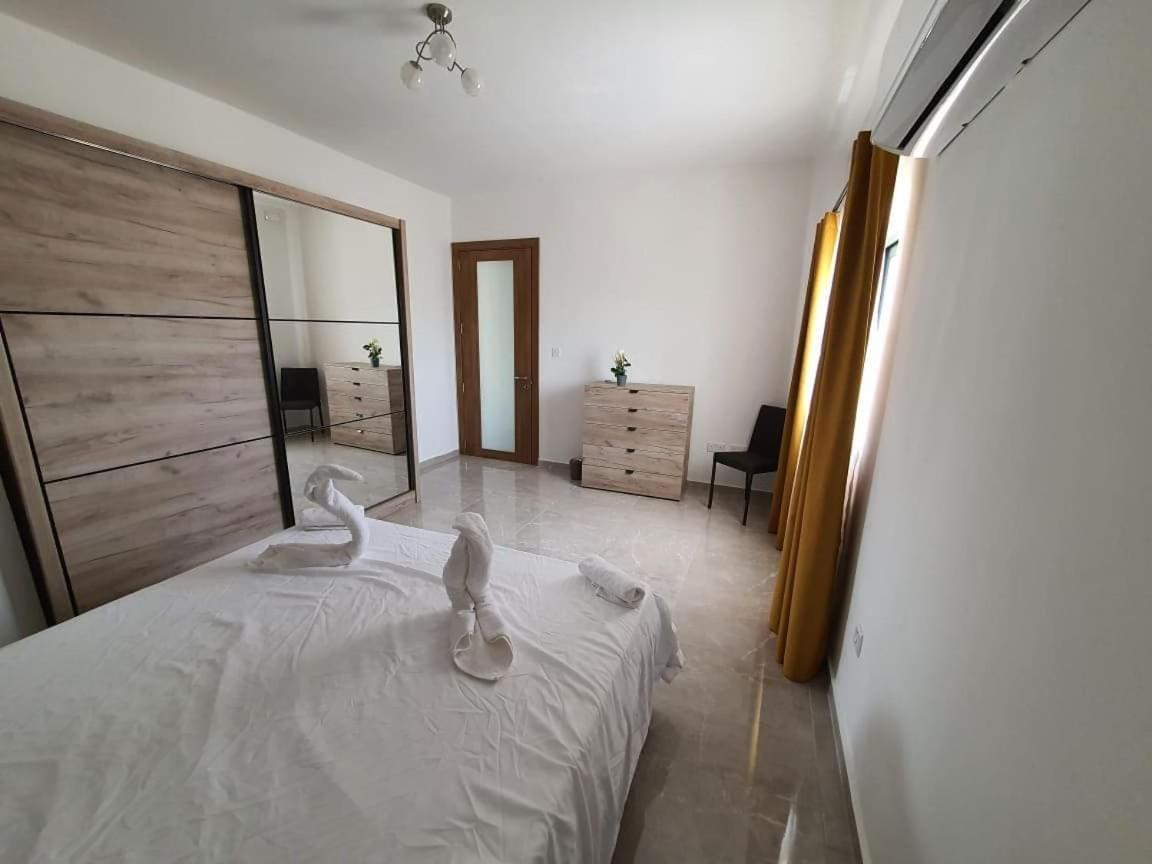 Pretty 2 Bedroom Apartment With Shared Pool 세인트폴스베이 외부 사진