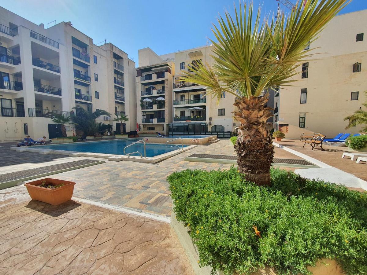 Pretty 2 Bedroom Apartment With Shared Pool 세인트폴스베이 외부 사진