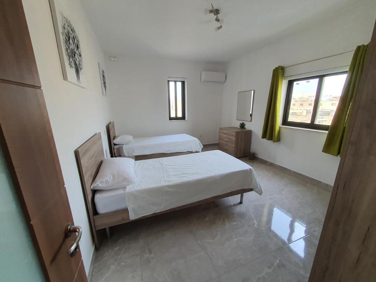 Pretty 2 Bedroom Apartment With Shared Pool 세인트폴스베이 외부 사진