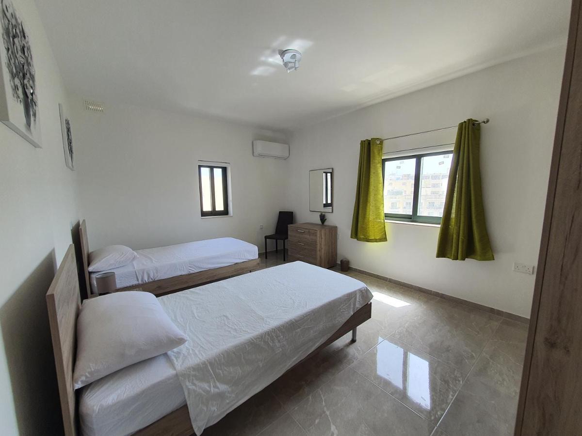 Pretty 2 Bedroom Apartment With Shared Pool 세인트폴스베이 외부 사진