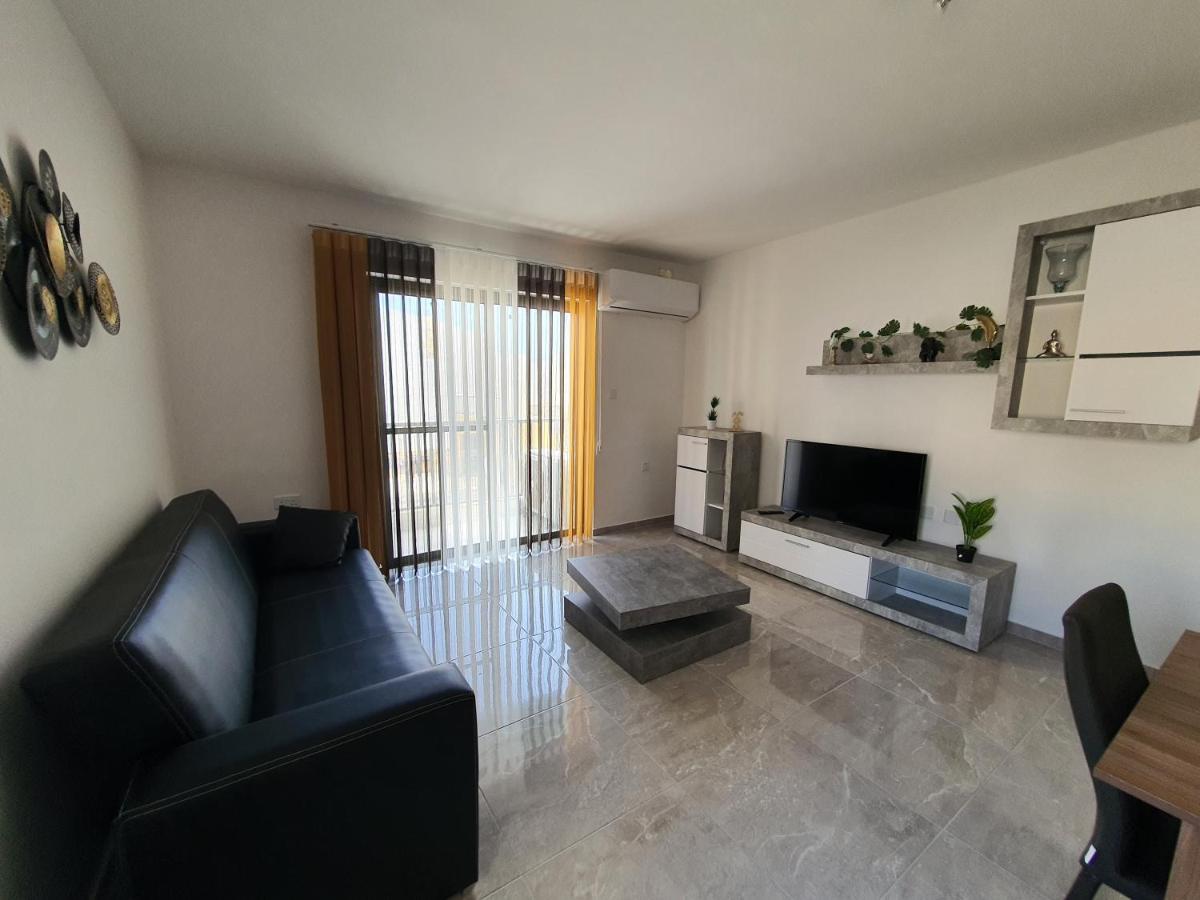 Pretty 2 Bedroom Apartment With Shared Pool 세인트폴스베이 외부 사진