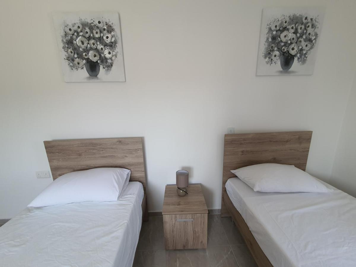 Pretty 2 Bedroom Apartment With Shared Pool 세인트폴스베이 외부 사진