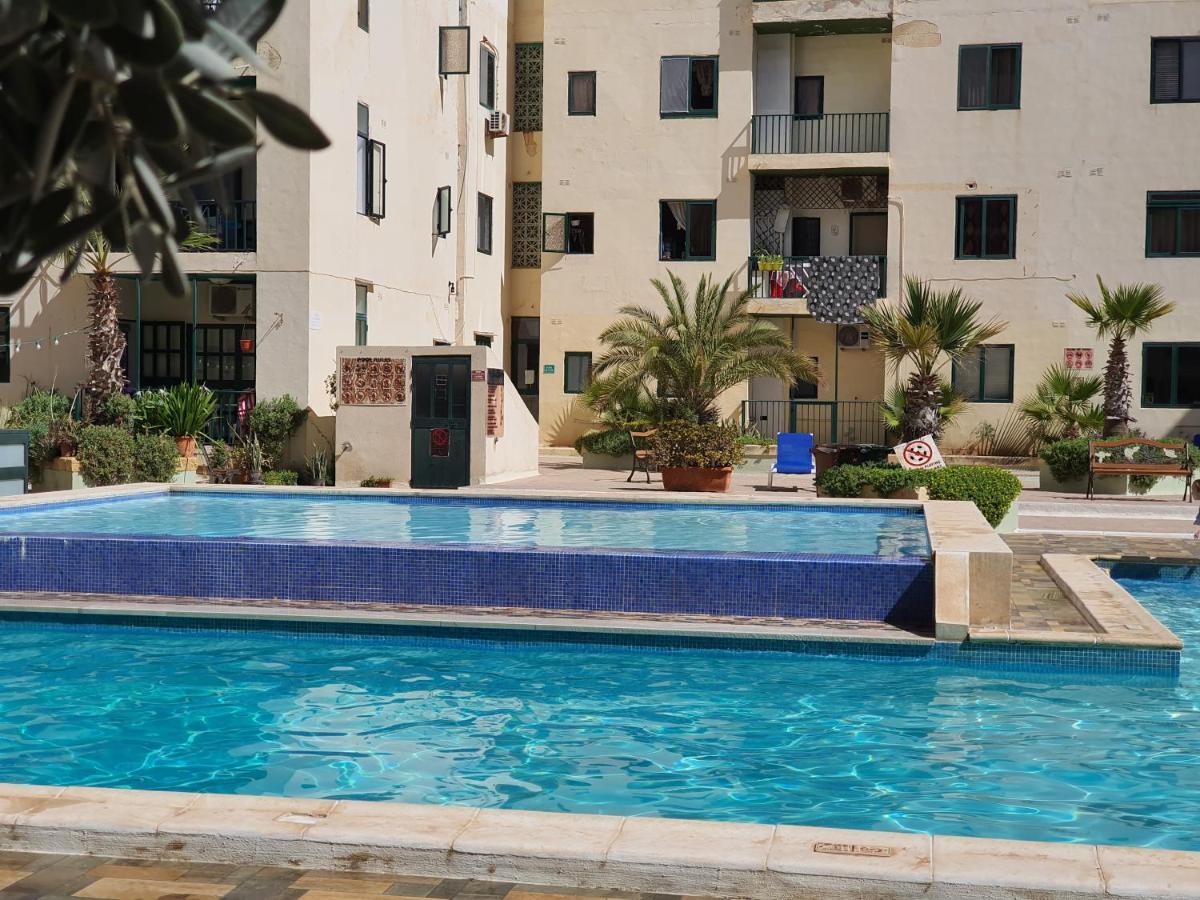 Pretty 2 Bedroom Apartment With Shared Pool 세인트폴스베이 외부 사진