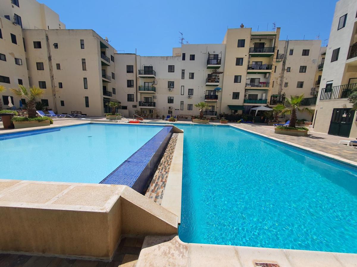 Pretty 2 Bedroom Apartment With Shared Pool 세인트폴스베이 외부 사진